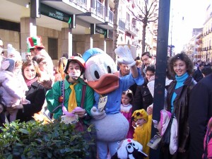 animazione con maschere per carnevale in piazza